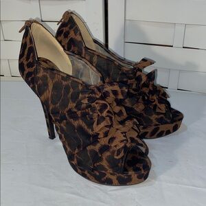 NINE WEST HIGHSTREET LEOPARD PRINT RUFFLE PLATFORM STILETTO HEELS SZ 8.5